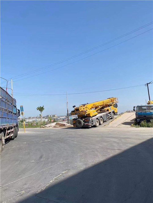 嵩明县25吨吊车的租赁价格大概是多少？