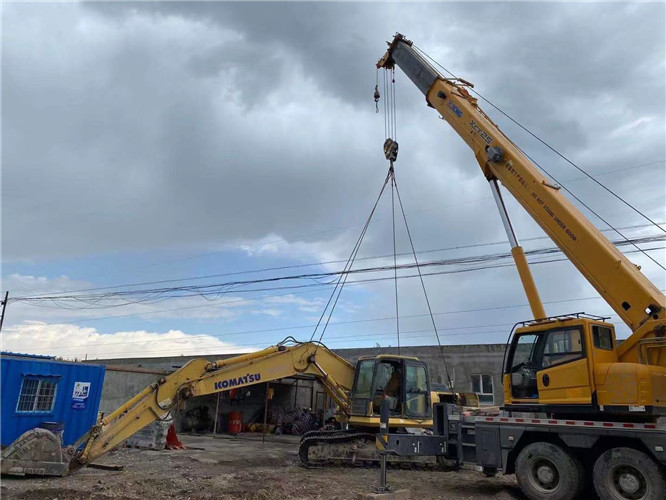 嵩明县25吨吊车的工作半径是多少？